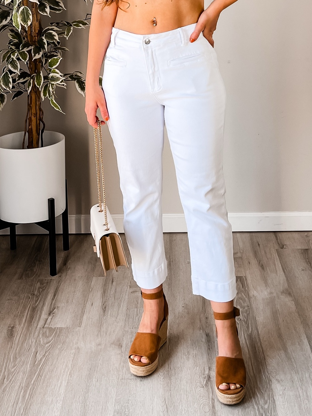 Mid-Rise Cropped Straight Jeans in White